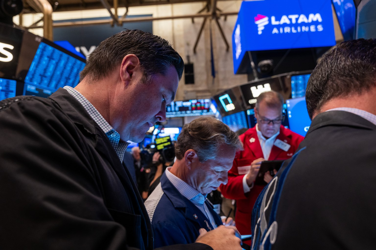 NYSE Opens Tuesday Morning After Dow Loses Over 300 To Start Week