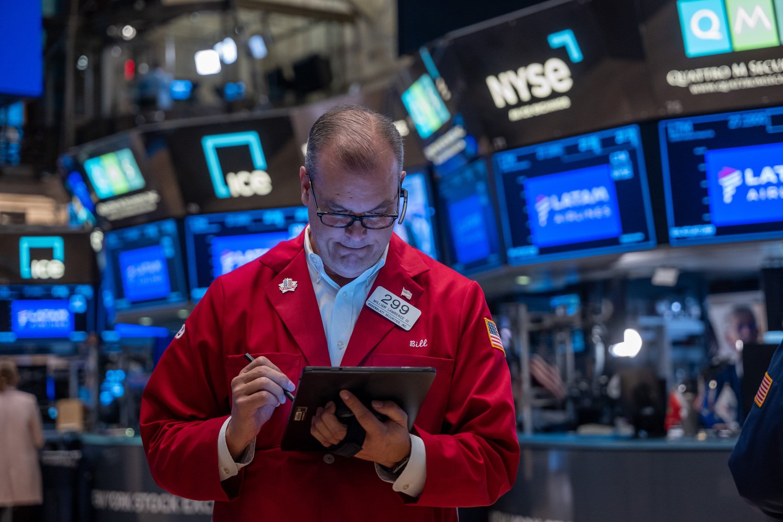 NYSE Opens Tuesday Morning After Dow Loses Over 300 To Start Week