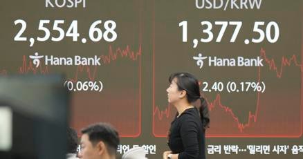 stock-market-today:-world-shares-are-mostly-higher-as-china-begins-major-economic-meeting