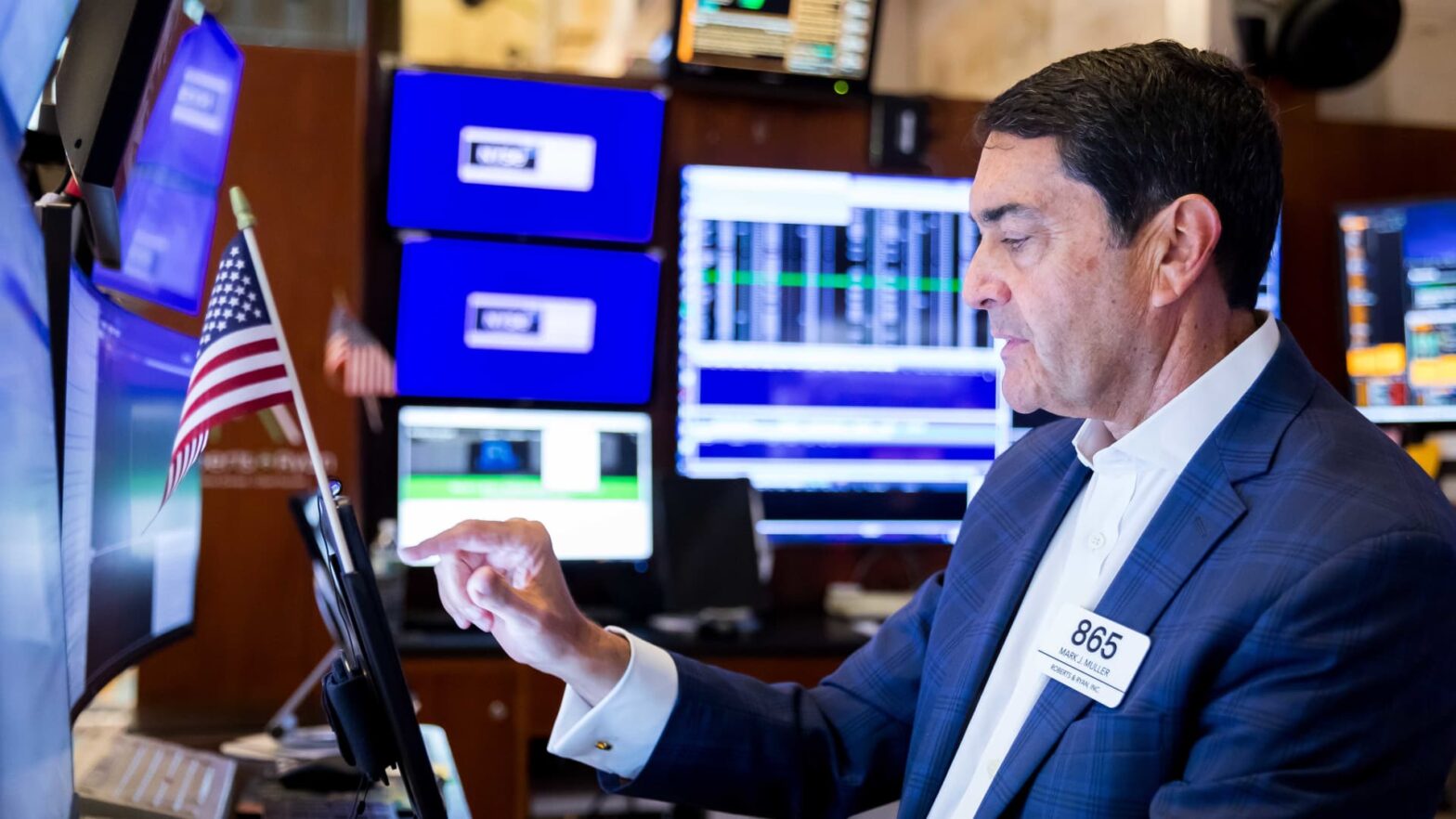 stock-futures-rise-slightly-as-wall-street-readies-for-presidential-election:-live-updates