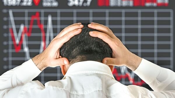 middle-east-crisis:-expert-opinions-on-what-should-be-your-investment-strategy-and-key-risks-to-be-aware-of