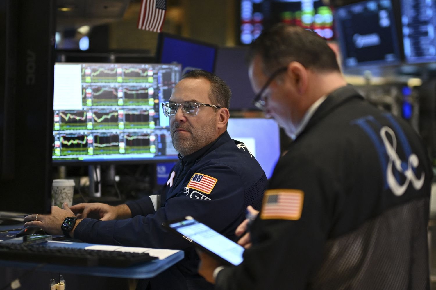 dow-jones-today:-stock-futures-inch-higher-ahead-of-economic-data,-comments-from-fed-chair-powell;-disney-soars-after-earnings