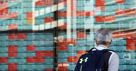 stock-market-today:-wall-street-falls-toward-worst-loss-since-election-day-as-vaccine-makers-sink