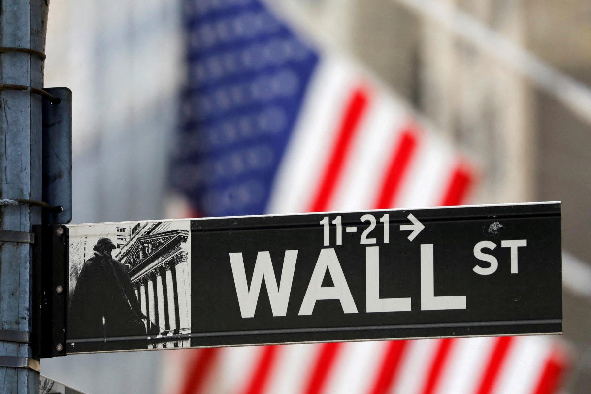 wall-street-forecasts-‘normal’-year-for-stocks-in-2025-after-historic-rally