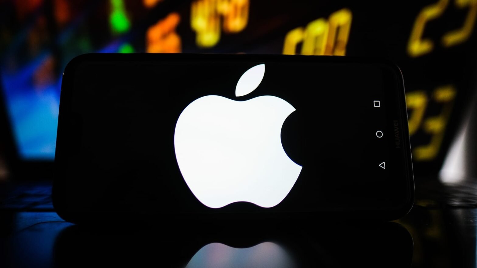 jim-cramer-says-he’s-feeling-even-more-confident-in-apple’s-future.-here’s-why
