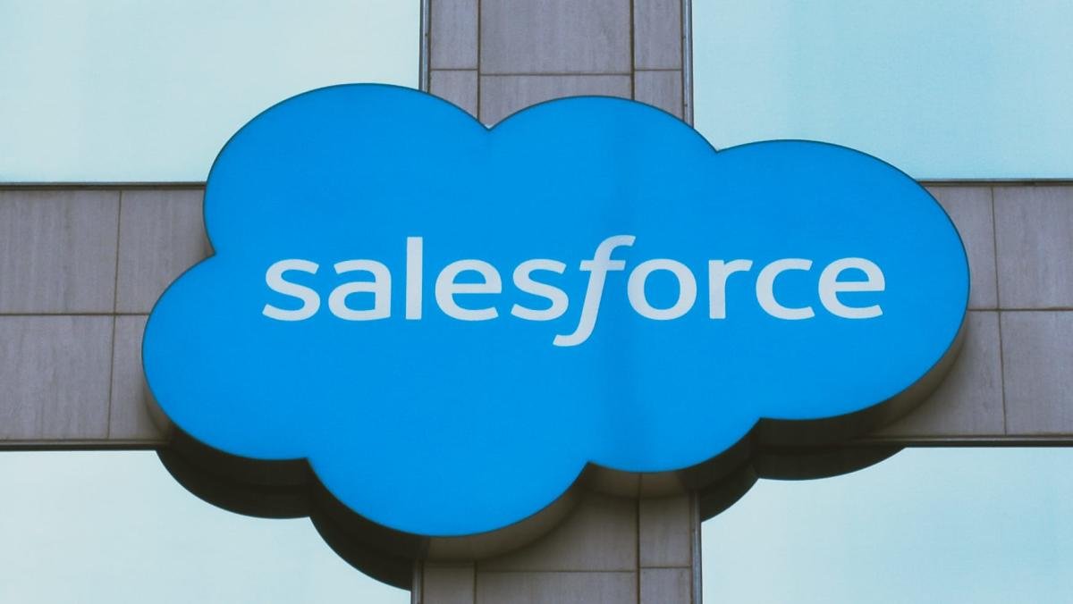 salesforce-stock-boosted-by-analyst-coverage,-ai-optimism