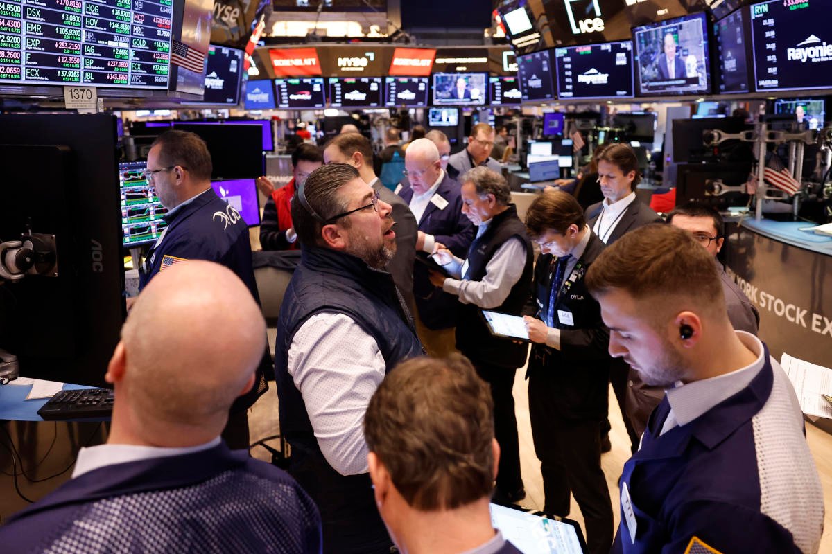 dollar-falls-as-treasury-pick-tempers-trump-bets:-markets-wrap