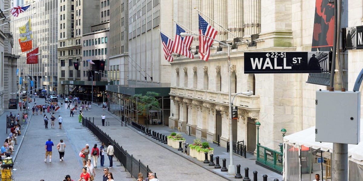 a-‘golden-age-of-investing’-could-deliver-a-118%-rally-for-the-s&p-500-through-the-rest-of-this-decade,-veteran-strategist-says