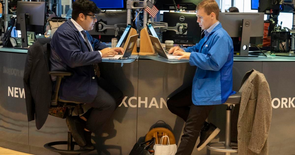 stock-market-today:-wall-street-rises-toward-records