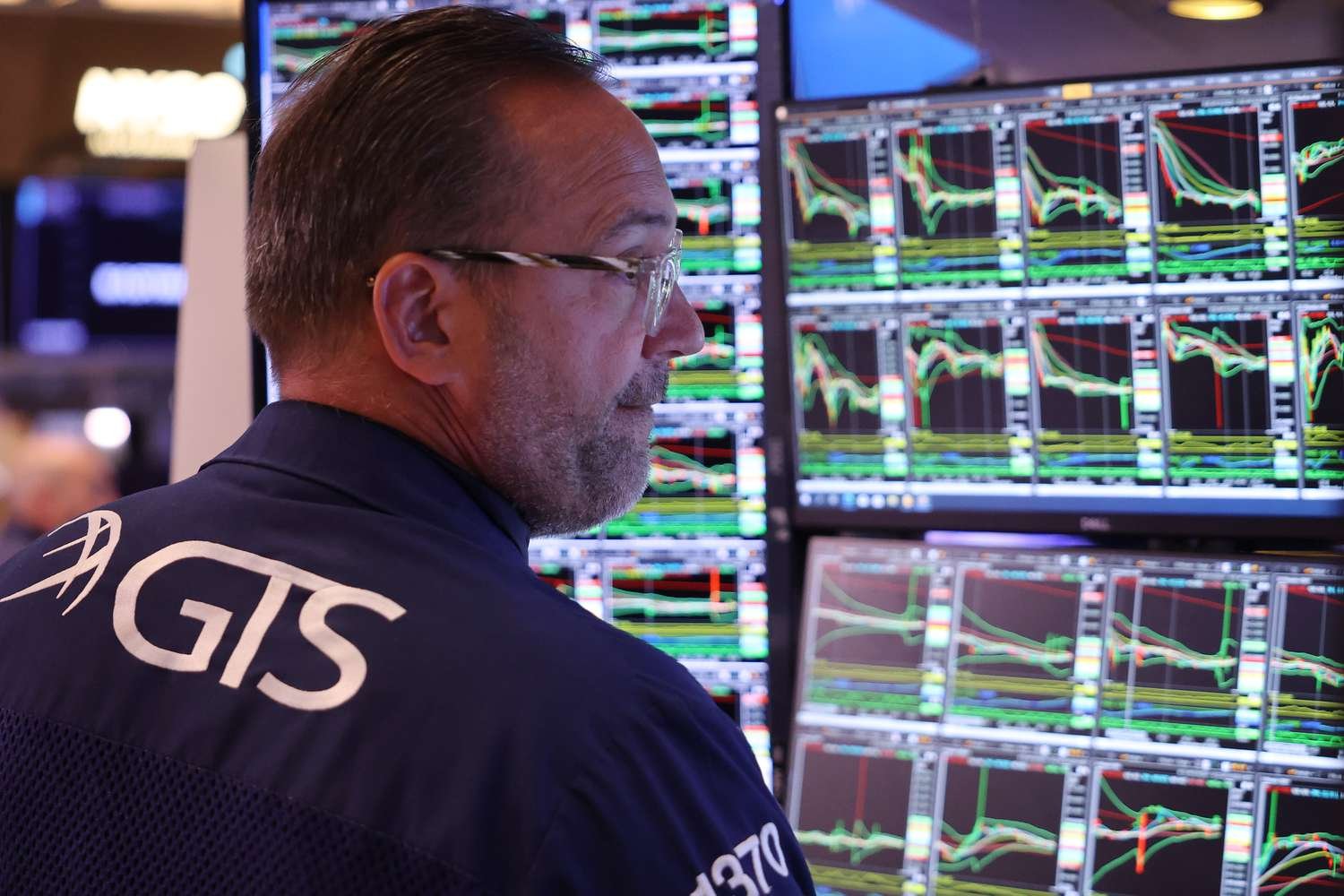 dow-jones-today:-s&p-500,-nasdaq-futures-rise-as-stock-market-looks-to-extend-rally;-bitcoin-slips