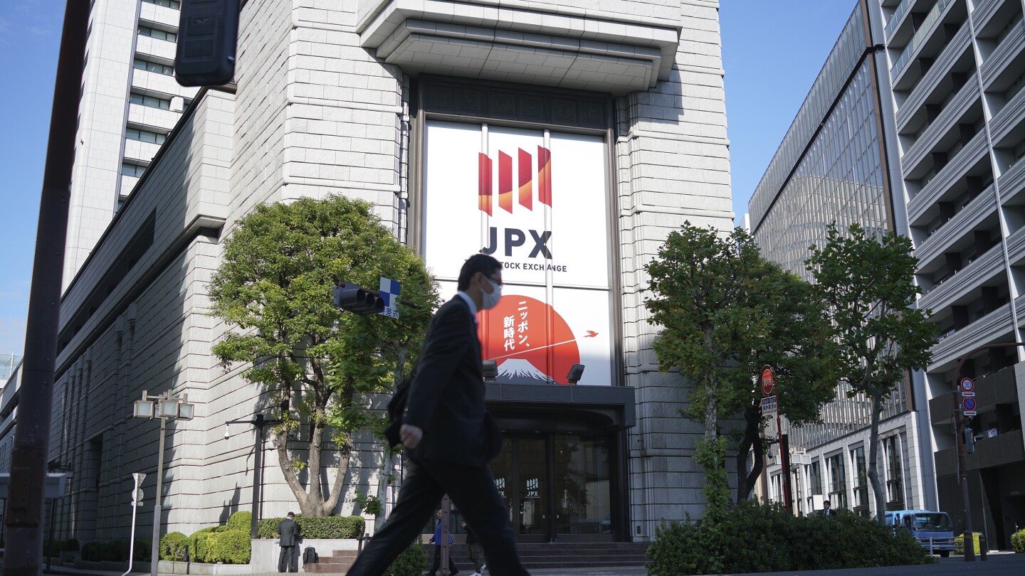 stock-market-today:-asian-shares-are-mixed-after-wall-st-records-despite-tariff-talk