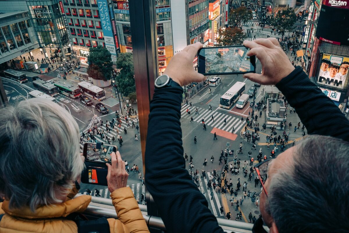 yen-strengthens-on-dollar-as-us-bond-yields-fall:-markets-wrap