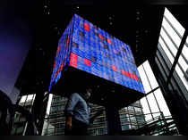 China stocks post worst day in 6 weeks as poor tech earnings, Trump fears weigh