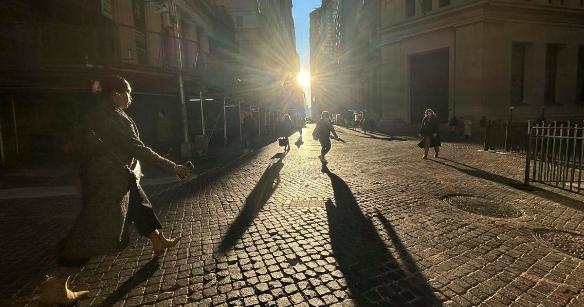 stock-market-today:-wall-street-drifts-around-its-record-heights