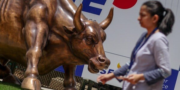 stock-market-live:-gift-nifty-signals-muted-start-for-sensex,-nifty;-nikkei,-kospi-up-1%-each