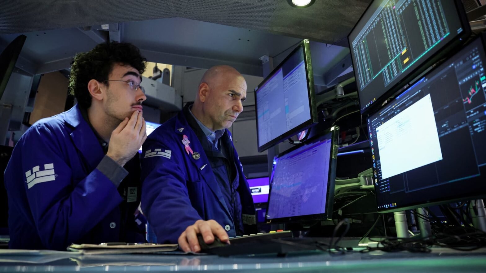 stock-futures-are-little-changed-after-s&p-500-posts-third-straight-winning-week:-live-updates