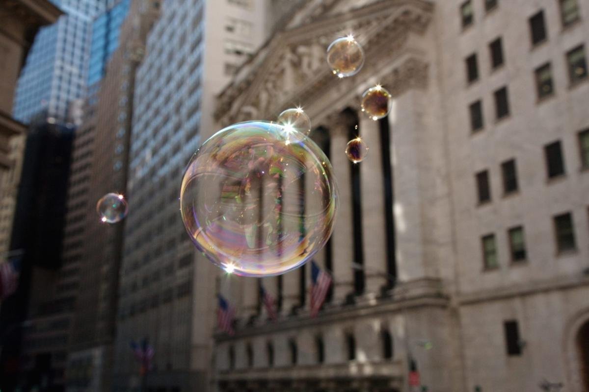 ‘the-mother-of-all-bubbles’-in-the-us-is-sucking-money-away-from-the-rest-of-the-world,-market-expert-says