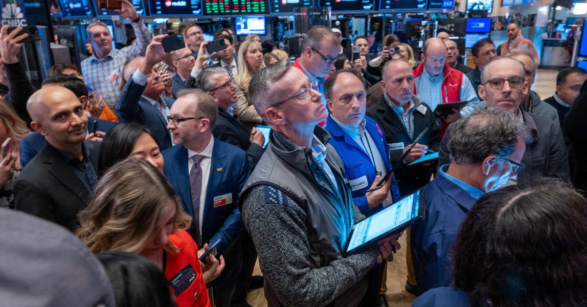 stock-market-today:-stocks-edge-lower-with-inflation-data-in-focus