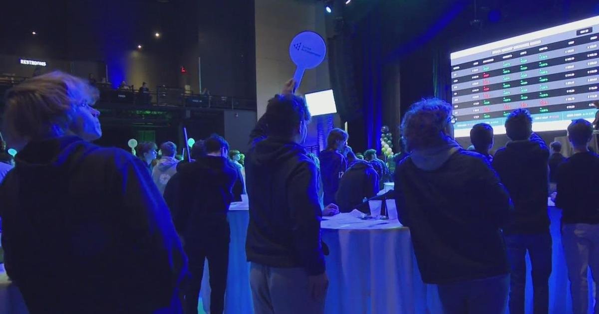 stage-ae-turns-wall-street-as-students-participate-in-stock-exchange-trading-simulation