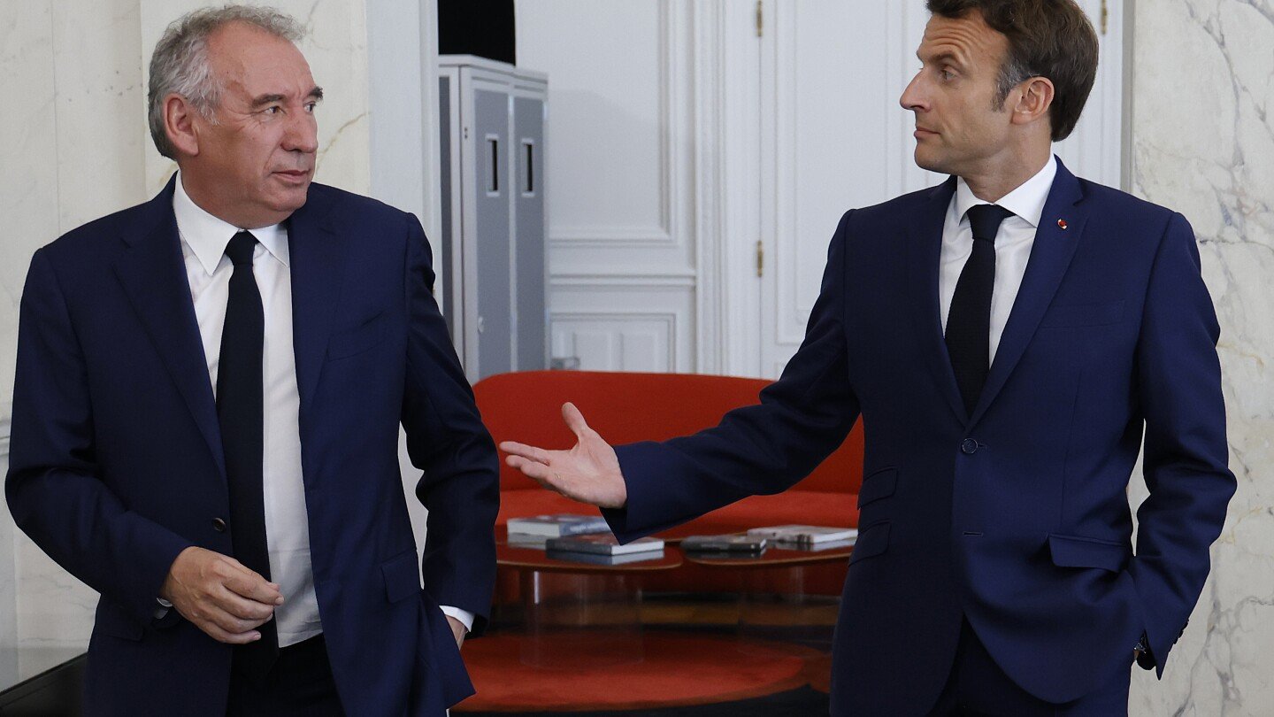 macron-nombra-a-su-aliado-centrista-bayrou-nuevo-primer-ministro-de-francia