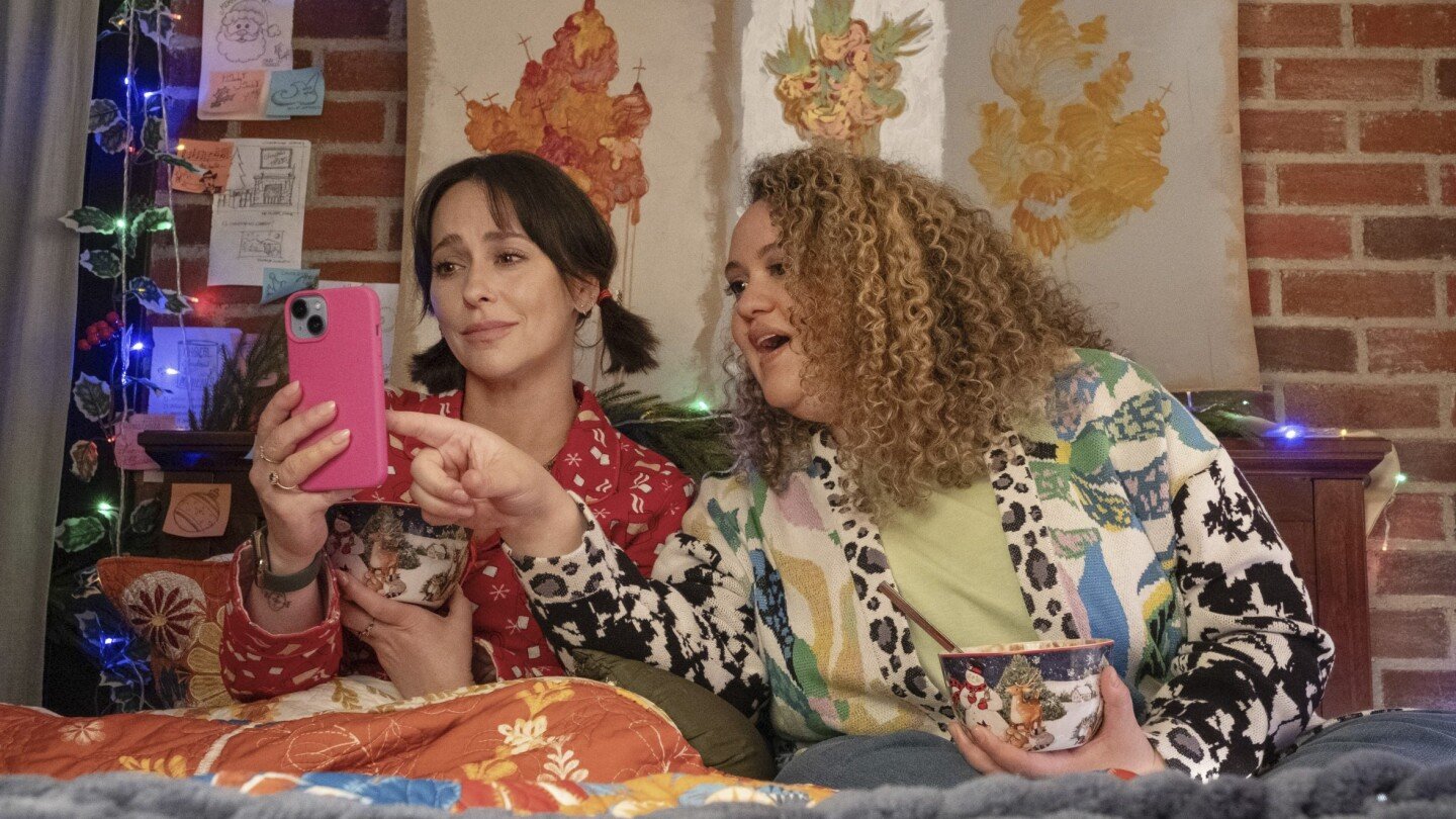 how-to-write-a-holiday-rom-com-for-tv,-according-to-the-experts