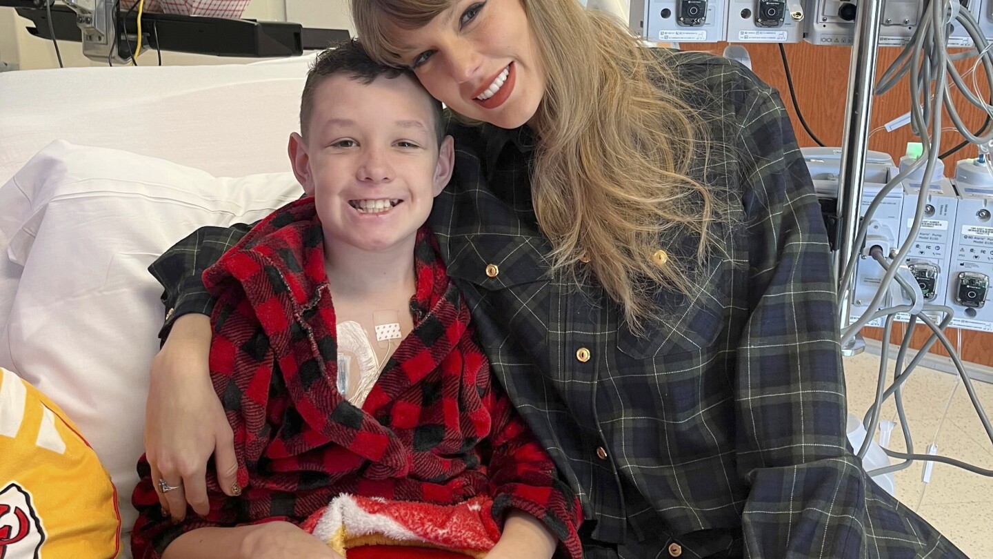 taylor-swift-makes-surprise-visit-to-kansas-city-children’s-hospital