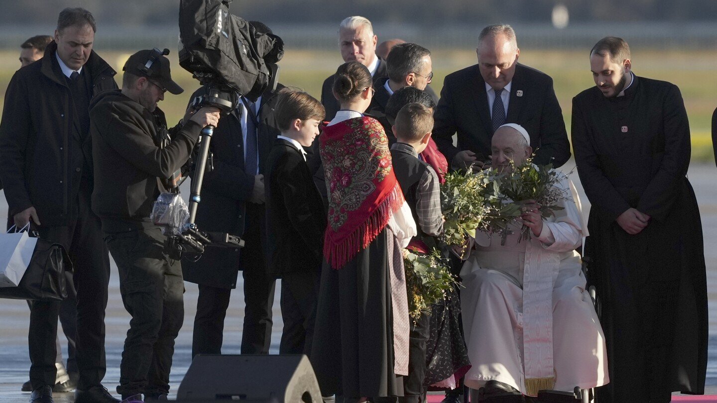pope-francis-to-focus-on-regional-‘crisis-and-conflict’-during-first-papal-visit-to-corsica