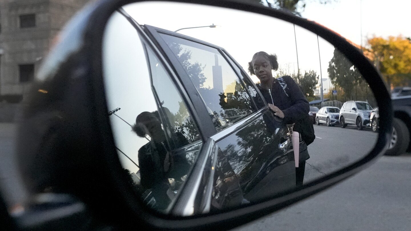 as-schools-cut-back-on-bus-service,-parents-are-turning-to-rideshare-apps