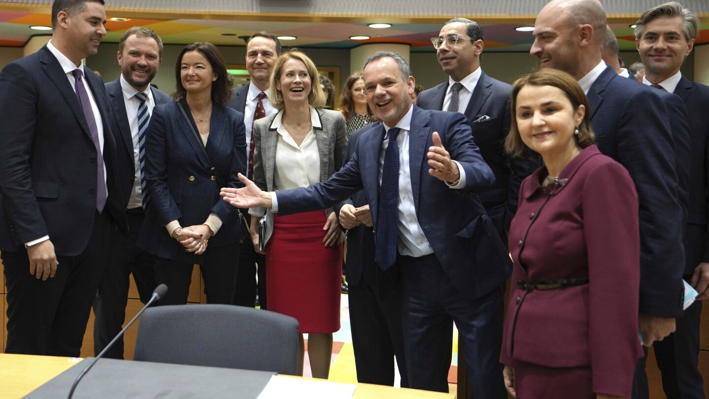 la-ue-impone-sanciones-a-mas-funcionarios-rusos-y-a-su-flota-petrolera-encubierta