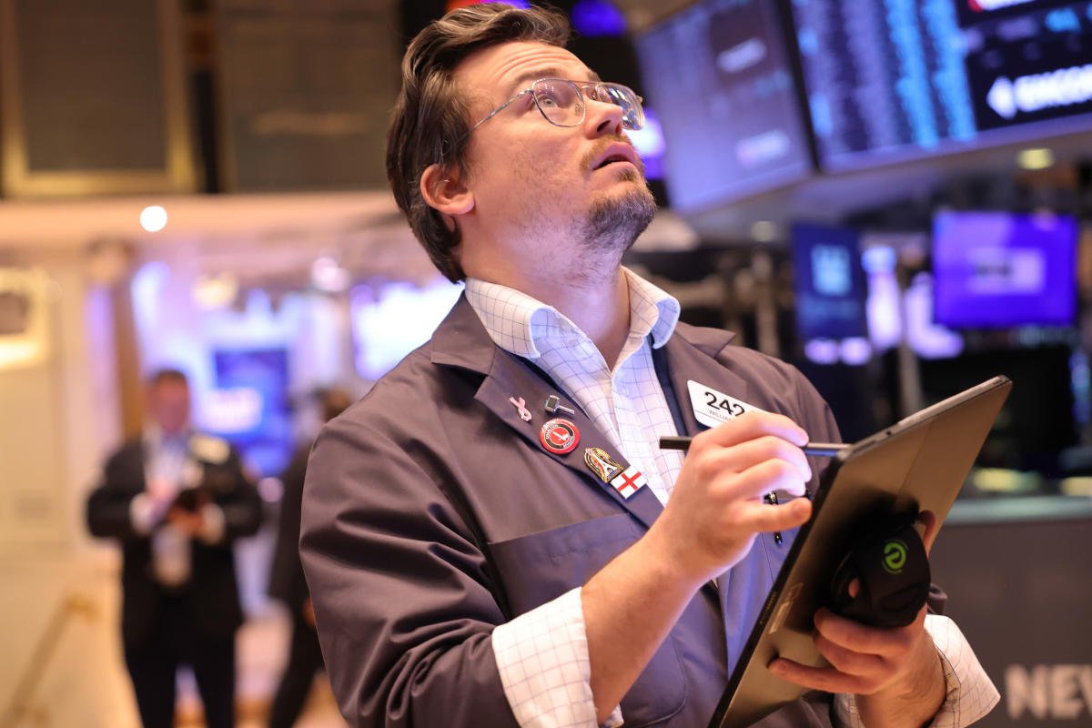 stock-market-today:-dow,-s&p-500,-nasdaq-futures-slide-ahead-of-fed-meeting-kickoff