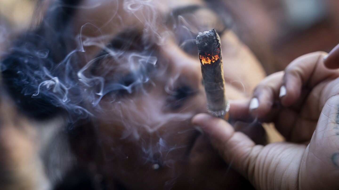 most-us-teens-are-abstaining-from-drinking,-smoking-and-marijuana,-survey-says