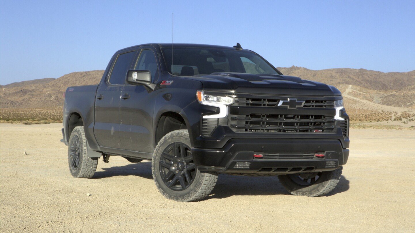 edmunds:-these-are-the-best-full-size-trucks-for-daily-driving-and-off-roading