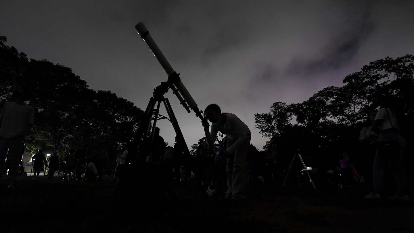 the-last-meteor-shower-of-the-year-peaks-a-few-days-before-christmas