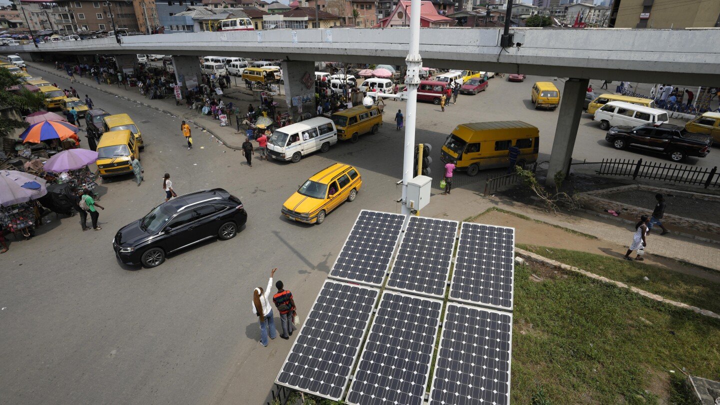 nigerians-press-for-solar-jobs-and-electricity,-with-little-success