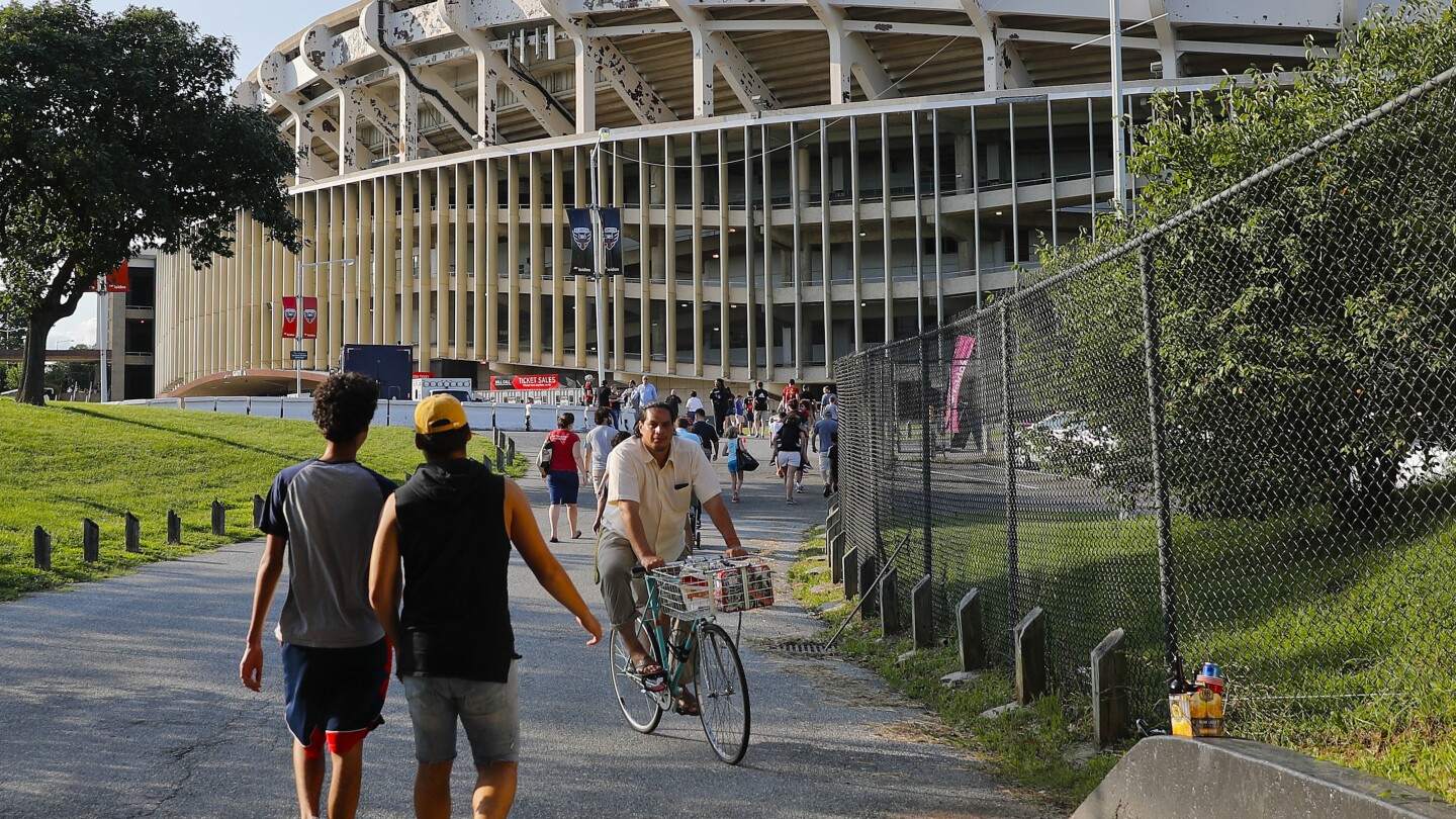 rfk-stadium-site-provision-removed-from-federal-spending-bill,-a-blow-to-the-commanders-and-nfl