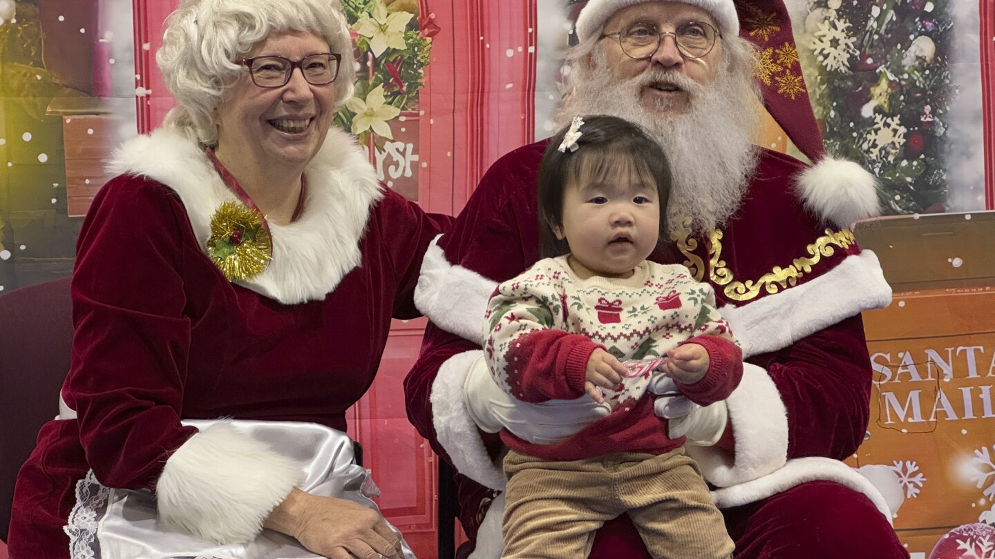 santa-and-mrs.-claus-use-military-transports-to-bring-christmas-to-an-alaska-native-village