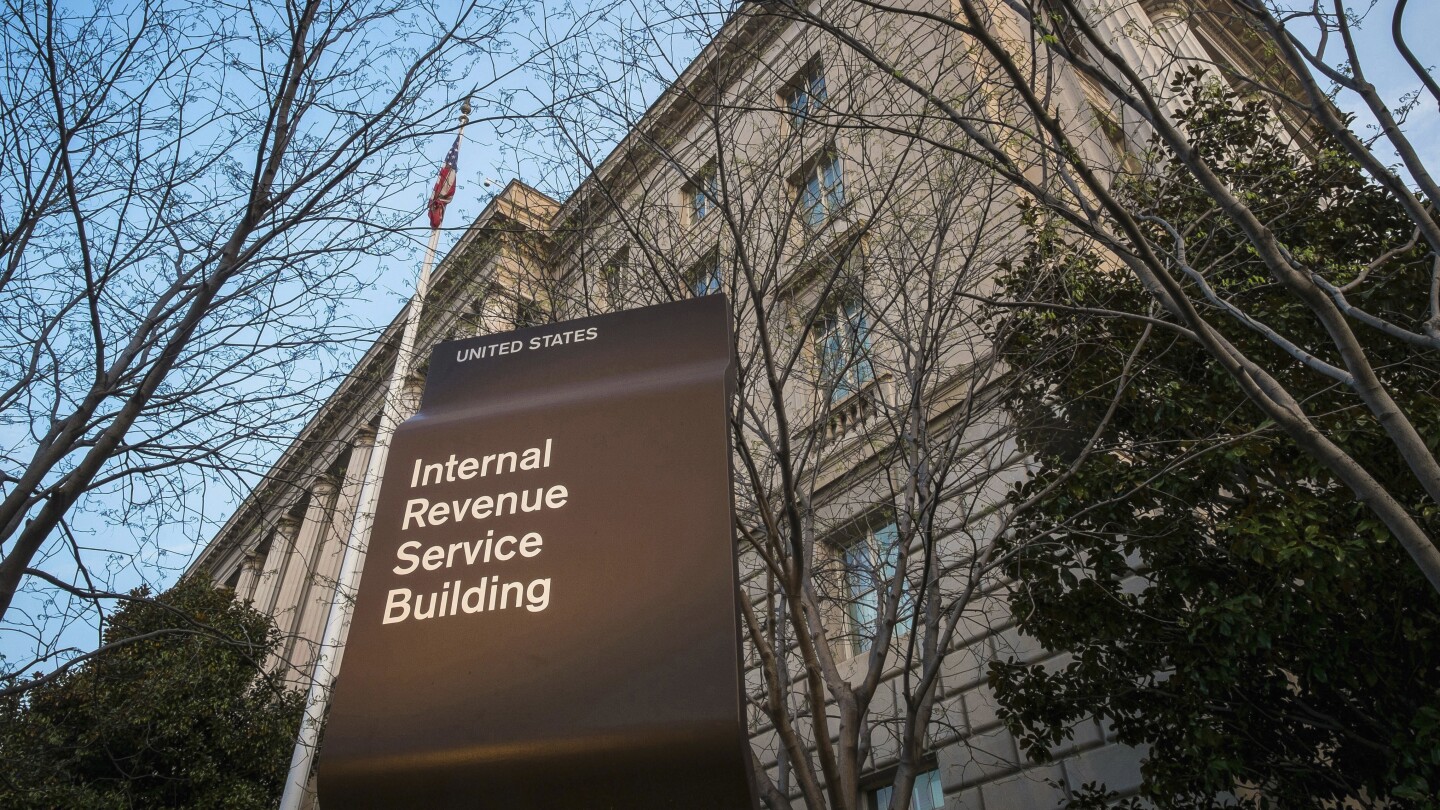 a-million-taxpayers-will-soon-receive-up-to-$1,400-from-the-irs.-who-are-they-and-why-now?