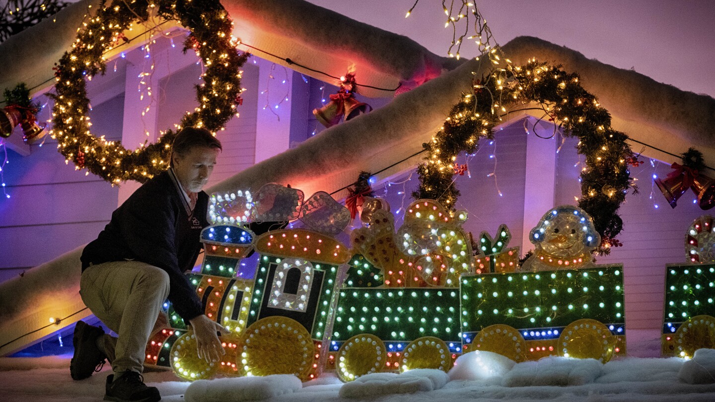 elaborate-holiday-light-displays-are-making-spirits-bright-in-a-big-way