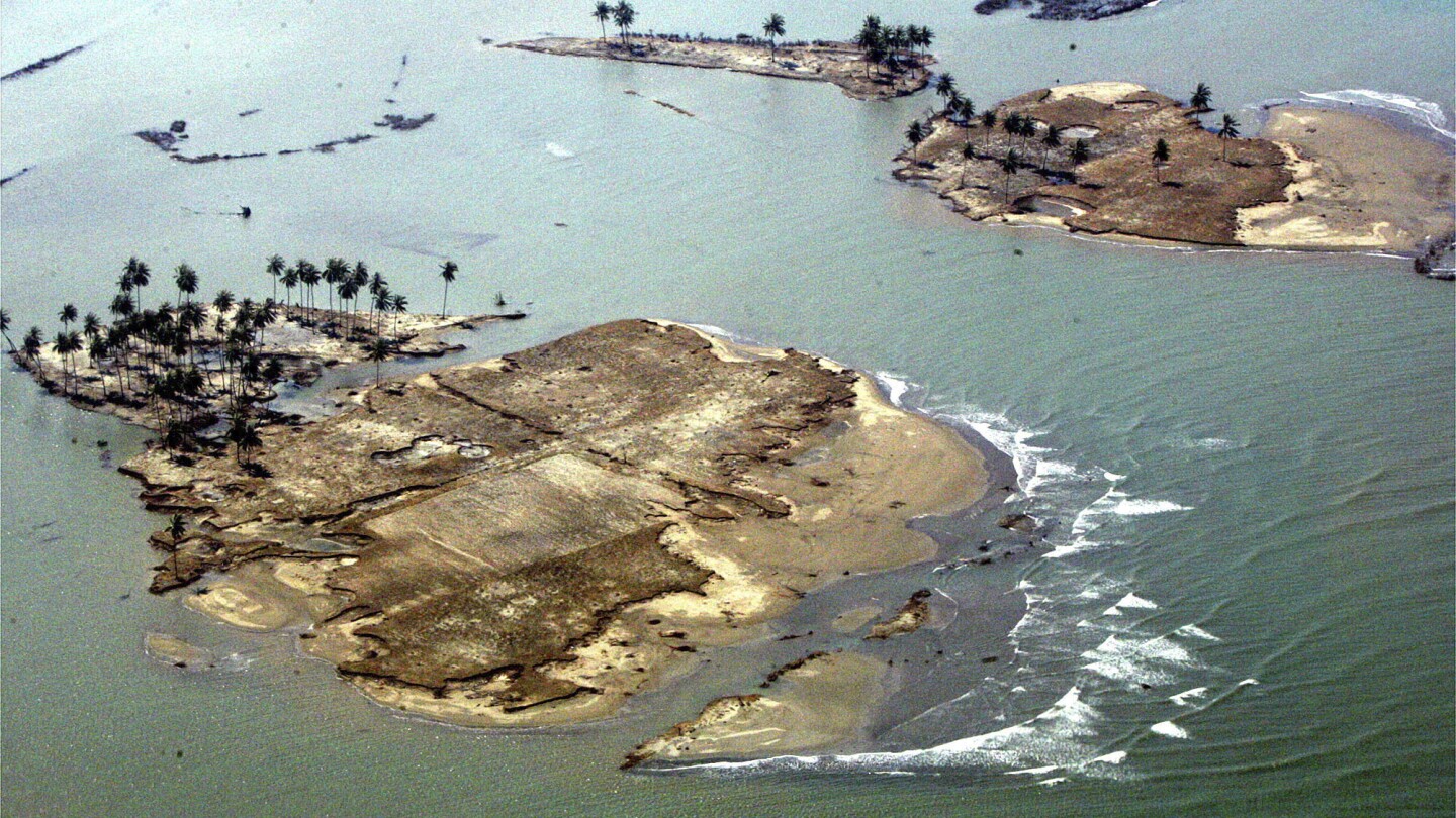 oraciones-y-lagrimas-en-20mo-aniversario-del-tsunami-del-oceano-indico-que-mato-a-230.000-personas