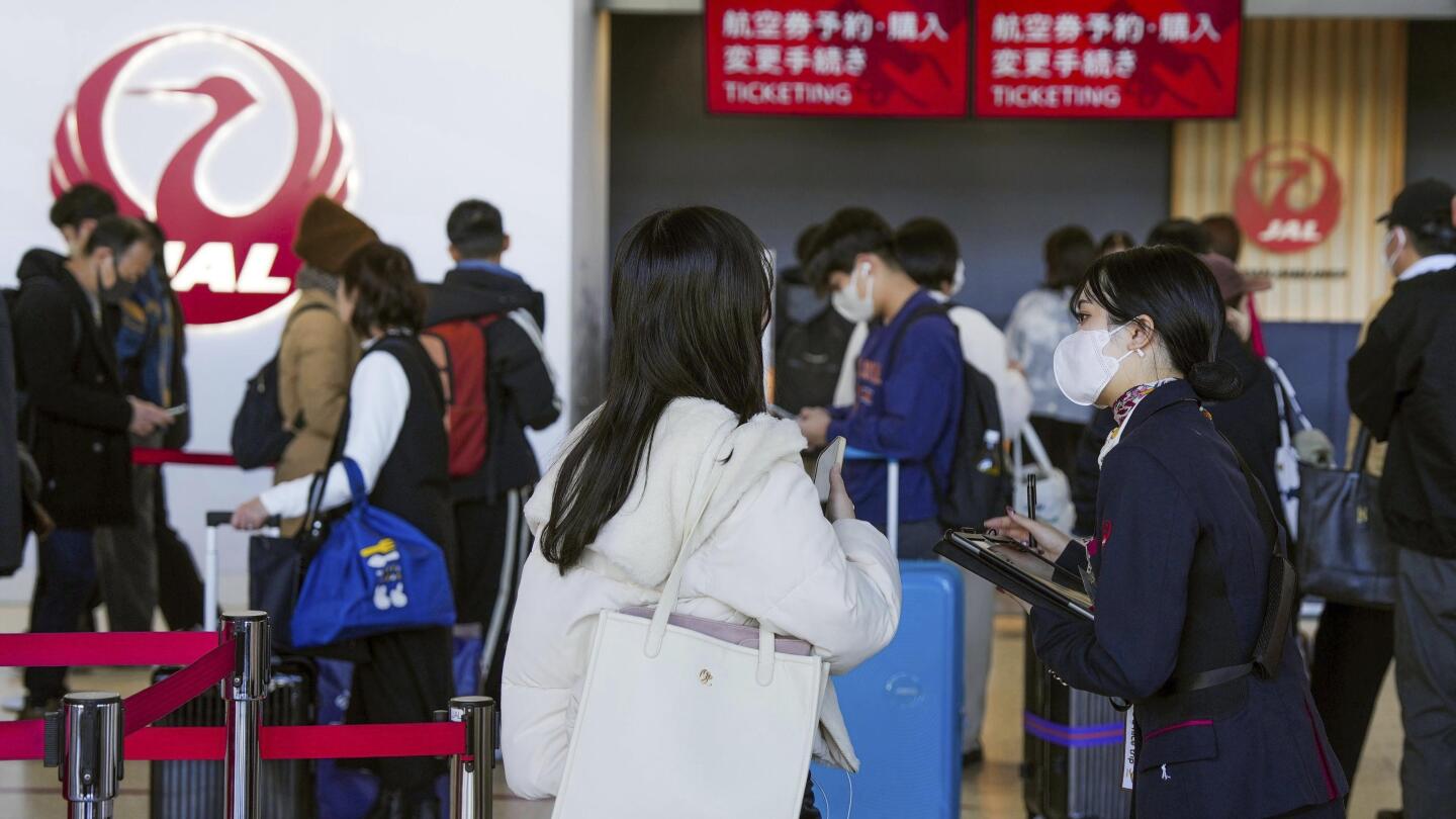 japan-airlines-hit-by-cyberattack,-delaying-flights-during-year-end-holiday-season