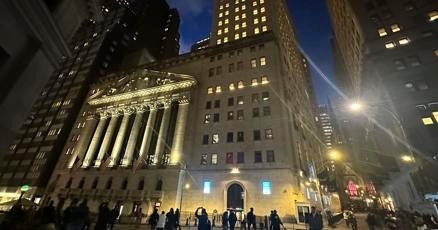 how-the-stock-market-defied-expectations-again-this-year,-by-the-numbers