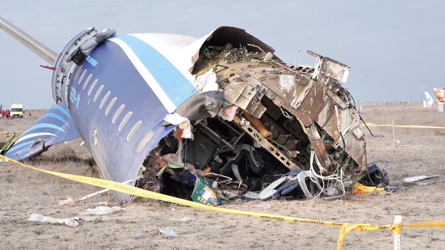 aerolinea-de-azerbaiyan-suspende-vuelos-a-mas-ciudades-rusas-tras-accidente-que-dejo-38-muertos