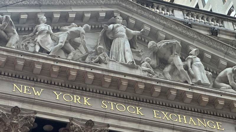 dow-tumbles-500-points-as-wall-street-sells-off-big-tech