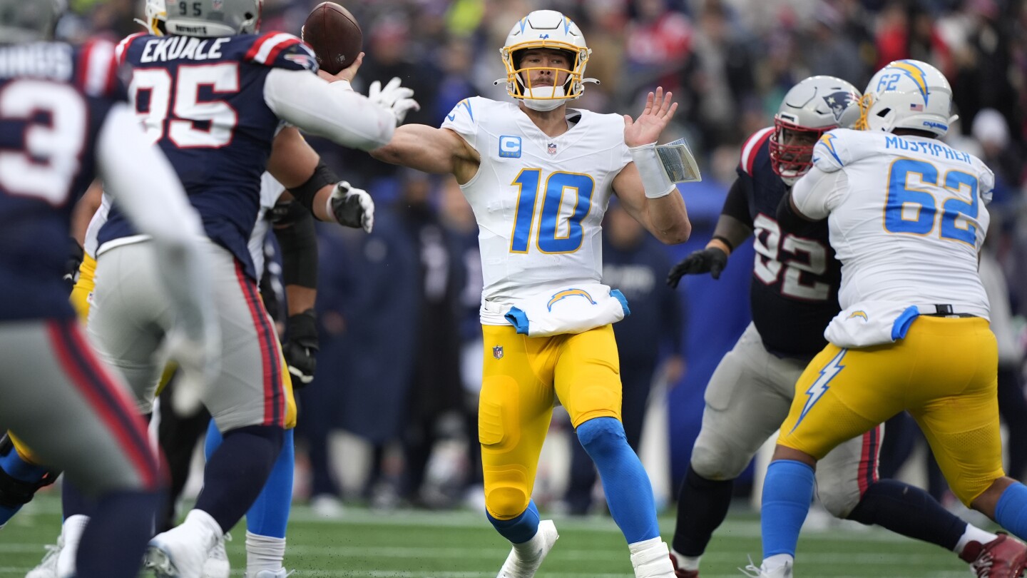 justin-herbert-tosses-3-tds,-chargers-clinch-a-playoff-spot-with-a-40-7-rout-of-patriots