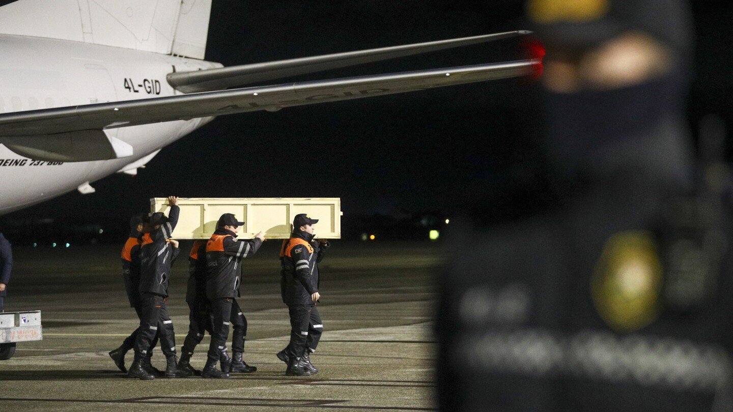 rusia-derribo-avion-por-accidente,-dice-el-presidente-de-azerbaiyan