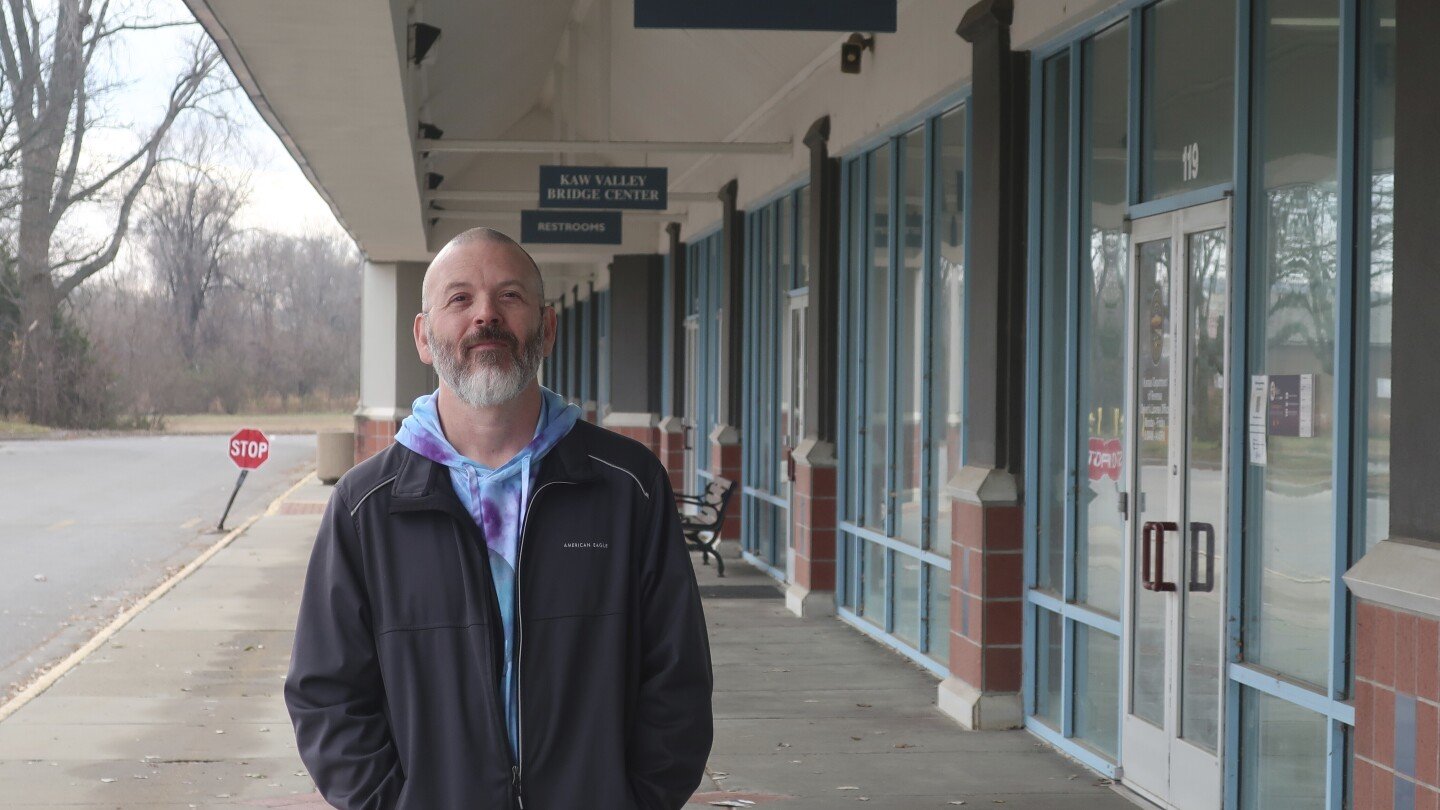 kansas-once-required-voters-to-prove-citizenship.-that-didn’t-work-out-so-well