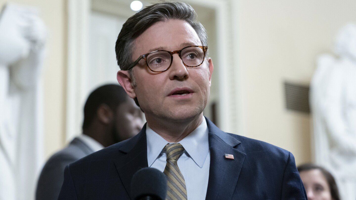 trump-endorses-mike-johnson-to-stay-on-as-house-speaker-after-government-funding-turmoil