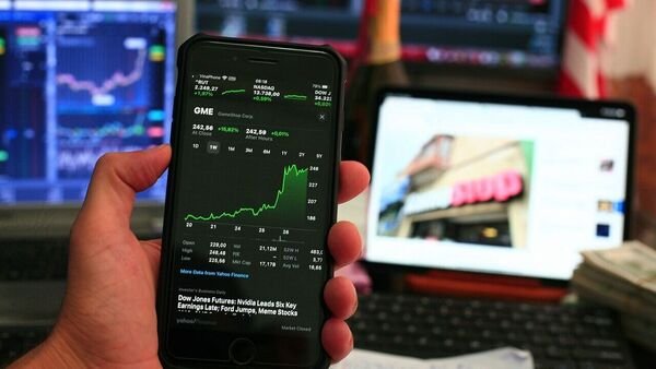 Stock Market News Today Live Updates: Nifty 50 projected to reach 26,100 by 2025-end, says Kotak Securities; prefers Banks, IT, Realty, Pharma, Healthcare