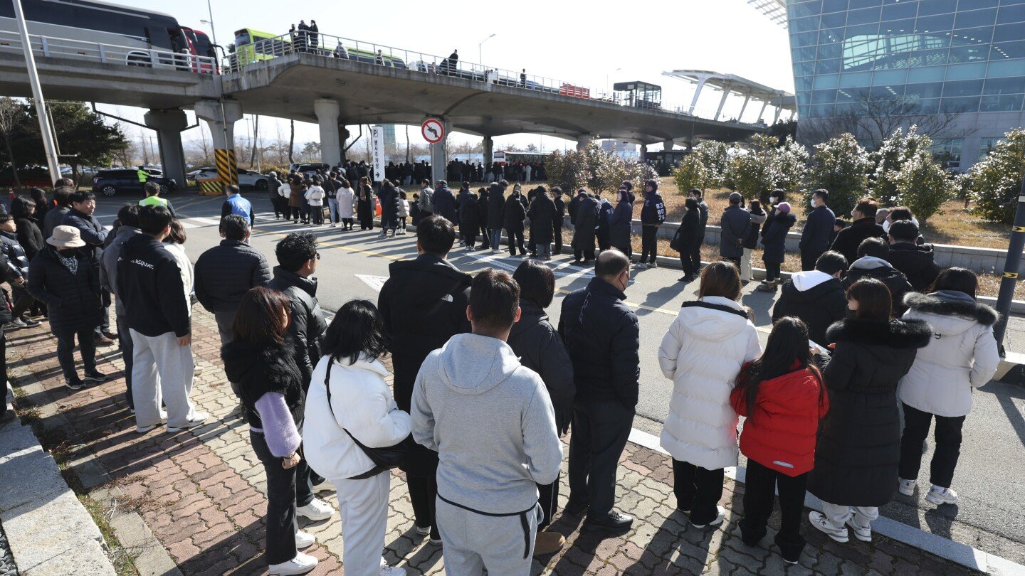grieving-families-of-victims-of-south-korean-plane-crash-visit-site-for-a-memorial-service