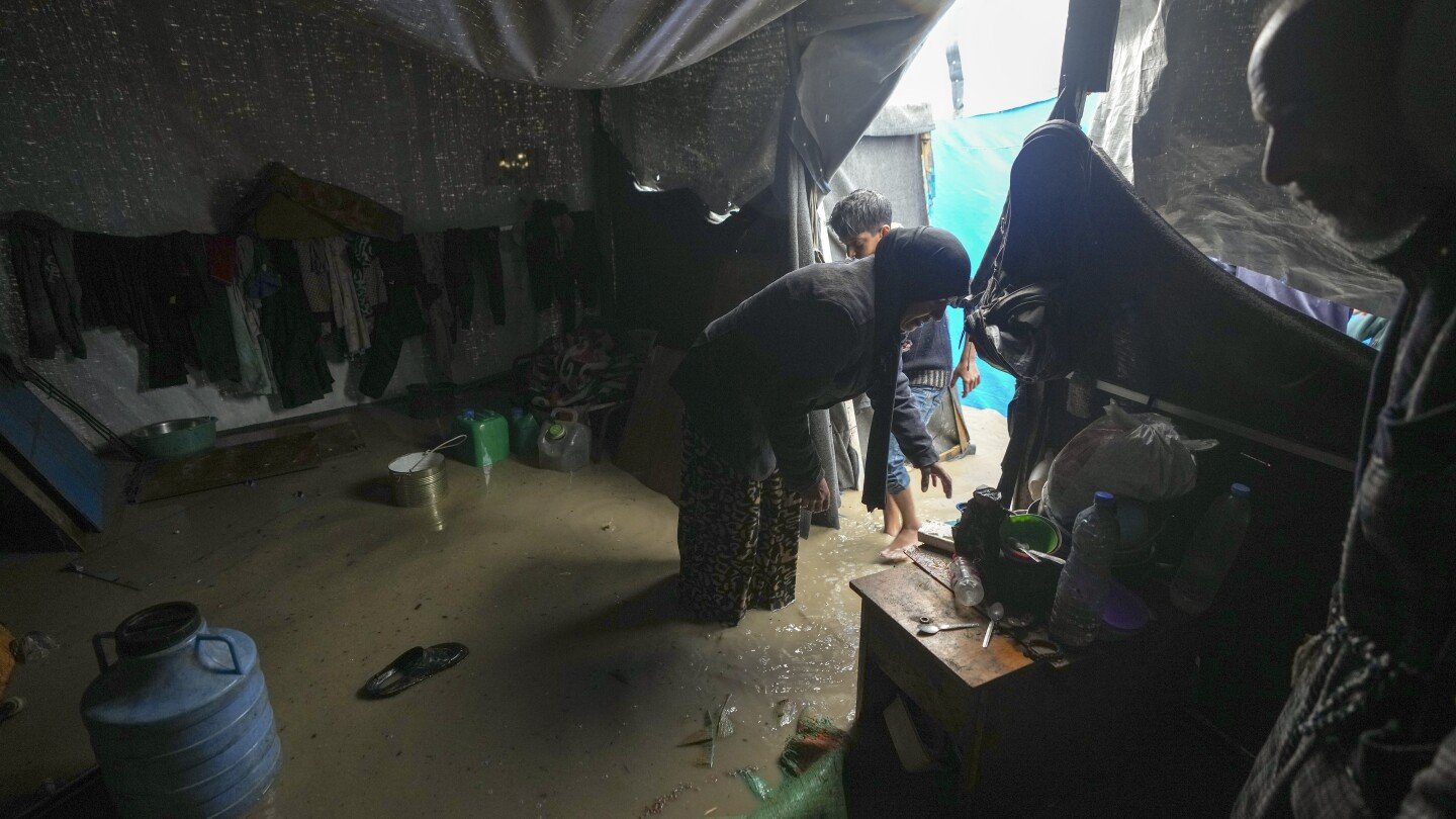 israeli-strikes-kill-9-in-gaza-as-war-grinds-into-the-new-year-with-no-end-in-sight